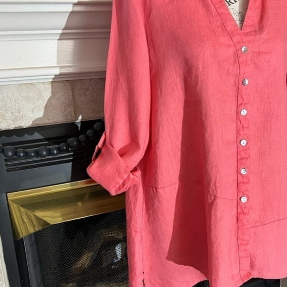 Simple, coral pink oversized buttoned down linen shirt. - Picture 9 of 16